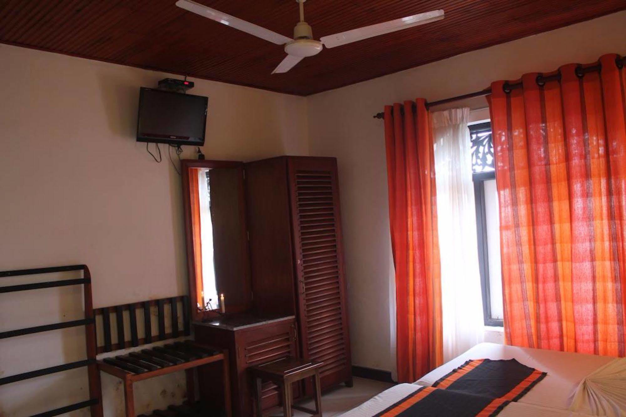 Samaya Beach Hotel Unawatuna Exteriör bild